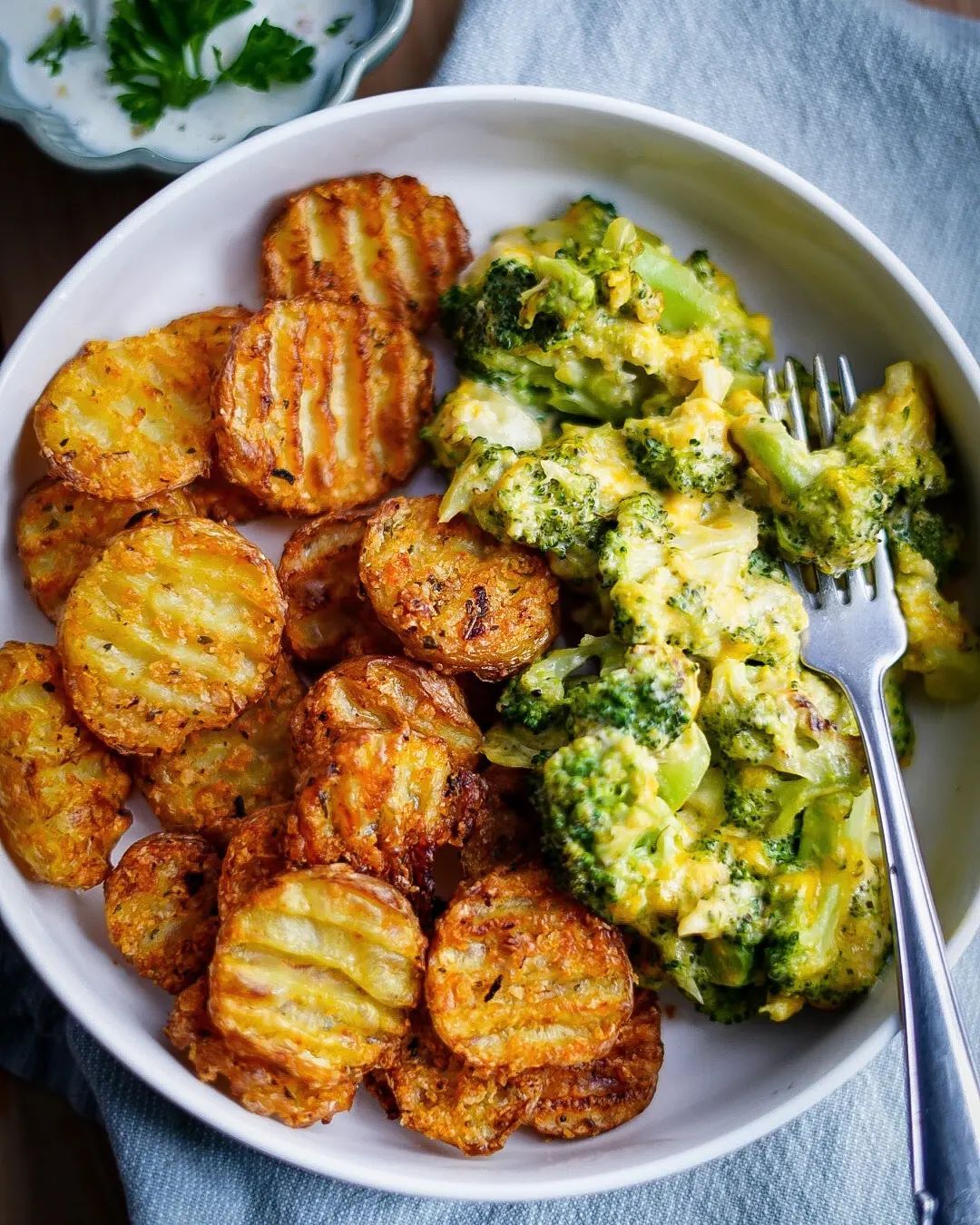 Crunchy Kartoffeln mit Käse Brokkoli
